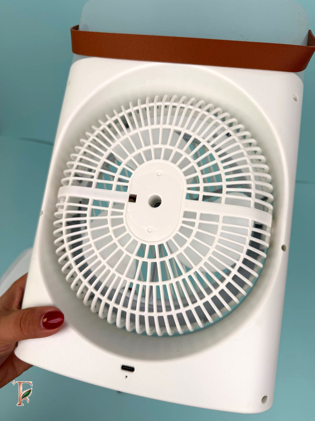 پنکه رومیزی شارژی مهپاش LEDدار | باتری 3600 میلیآمپرساعت و قابلیت خنککنندگی
